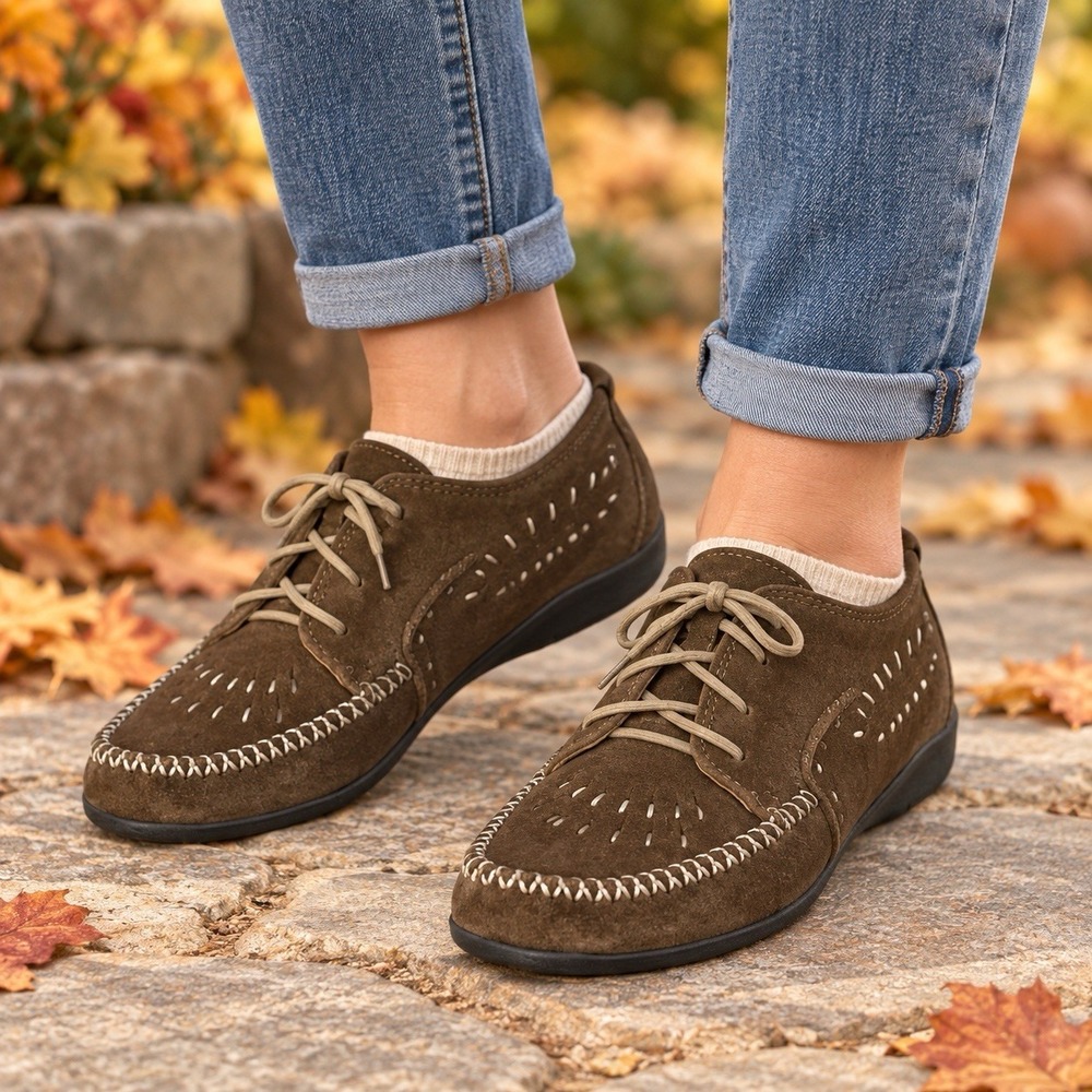 Minnetonka Womens 7 Brown Suede Lace Up Moccasin Shoes Boho Western Style 192